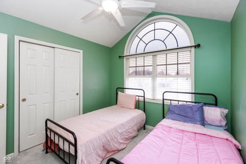 Photo of 502 Acorn Drive, Whiteland, IN
