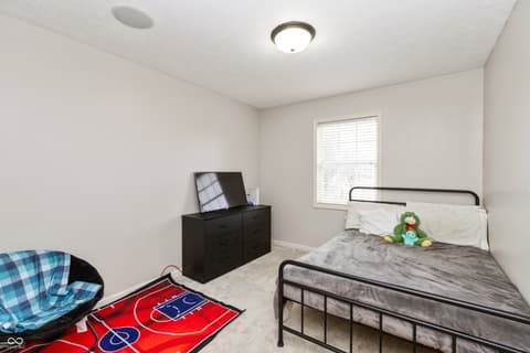 Photo of 502 Acorn Drive, Whiteland, IN