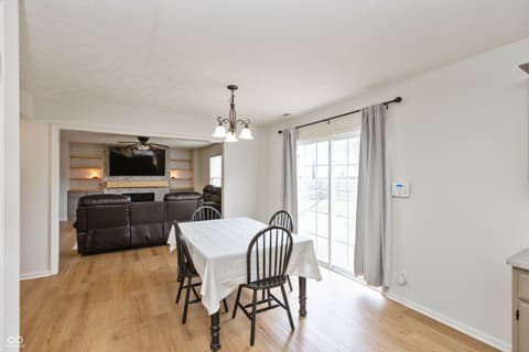 Photo of 502 Acorn Drive, Whiteland, IN