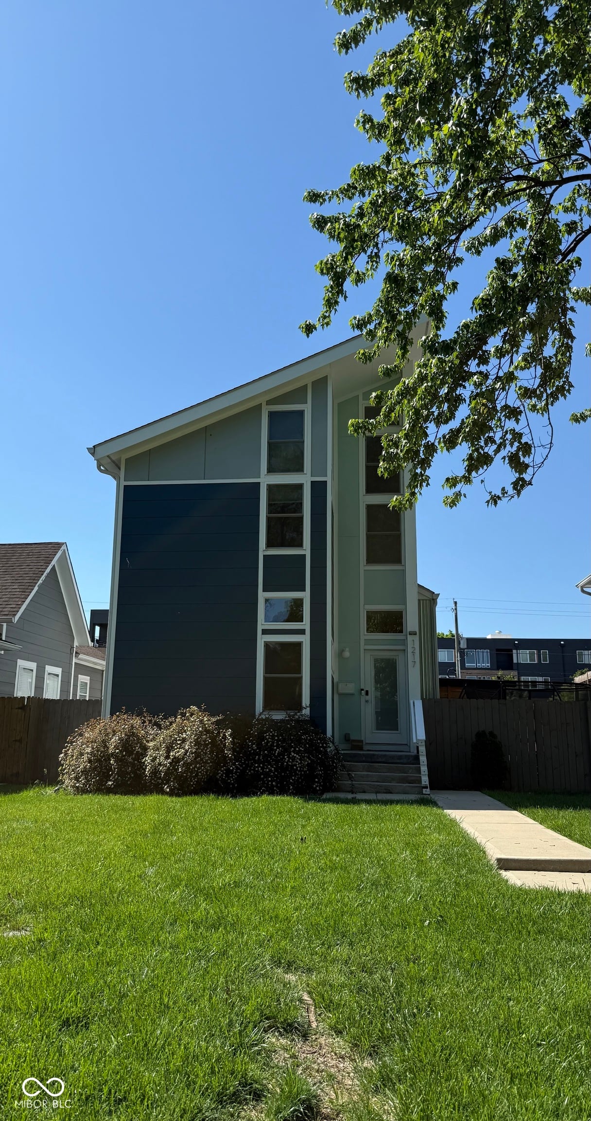 Photo of 1217 Woodlawn Avenue, Indianapolis, IN
