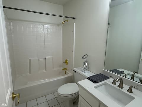 Photo of 1634 Foxmere Way, Greenwood, IN