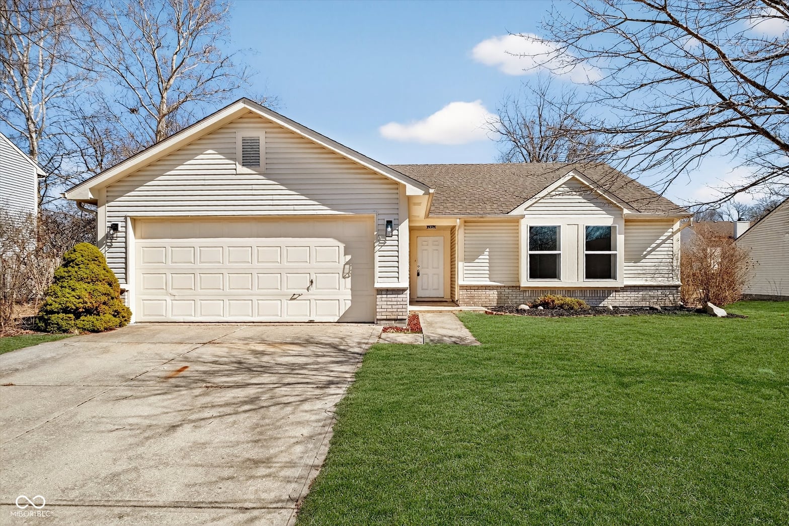 Photo of 613 Woodfield Circle, Avon, IN