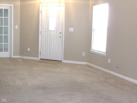 Foyer at 7451 Oak Knoll Drive, Indianapolis, IN