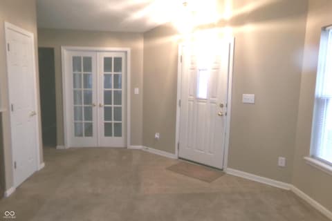 Foyer at 7451 Oak Knoll Drive, Indianapolis, IN