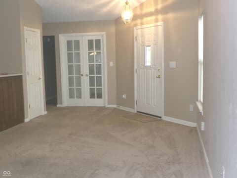 Foyer at 7451 Oak Knoll Drive, Indianapolis, IN