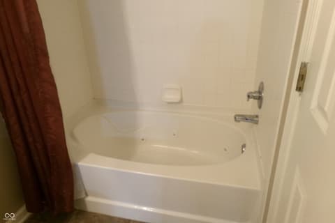 Primary bathroom at 7451 Oak Knoll Drive, Indianapolis, IN