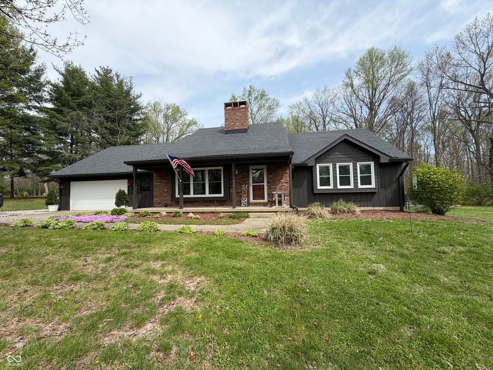 Photo of 825 W Krislynn Woods Avenue, West Terre Haute, IN