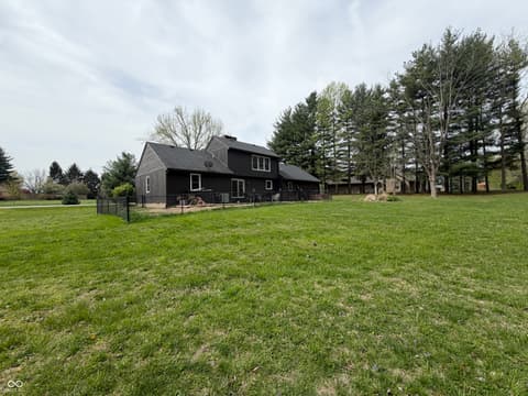 Photo of 825 W Krislynn Woods Avenue, West Terre Haute, IN