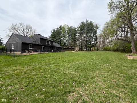 Photo of 825 W Krislynn Woods Avenue, West Terre Haute, IN