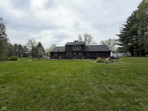 Photo of 825 W Krislynn Woods Avenue, West Terre Haute, IN