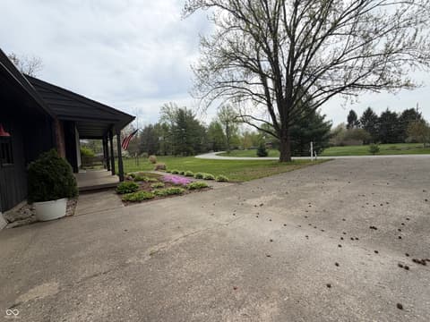 Photo of 825 W Krislynn Woods Avenue, West Terre Haute, IN