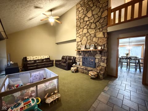 Photo of 825 W Krislynn Woods Avenue, West Terre Haute, IN
