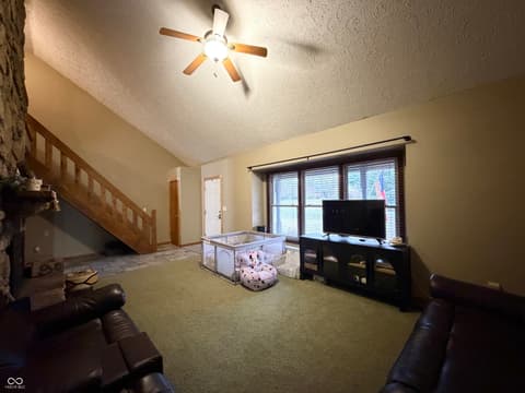 Photo of 825 W Krislynn Woods Avenue, West Terre Haute, IN