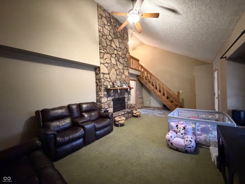 Photo of 825 W Krislynn Woods Avenue, West Terre Haute, IN