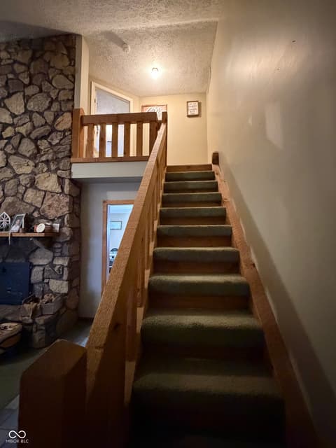 Photo of 825 W Krislynn Woods Avenue, West Terre Haute, IN