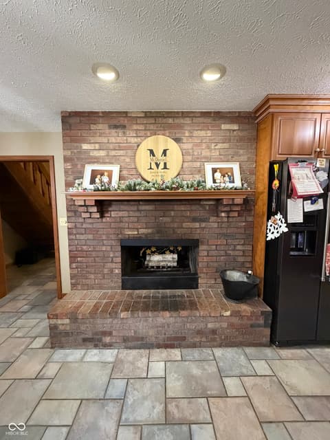 Photo of 825 W Krislynn Woods Avenue, West Terre Haute, IN