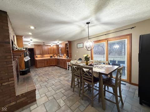 Photo of 825 W Krislynn Woods Avenue, West Terre Haute, IN