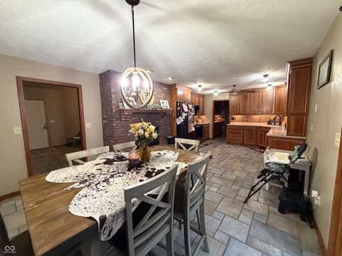 Photo of 825 W Krislynn Woods Avenue, West Terre Haute, IN