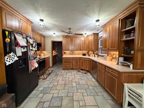 Photo of 825 W Krislynn Woods Avenue, West Terre Haute, IN
