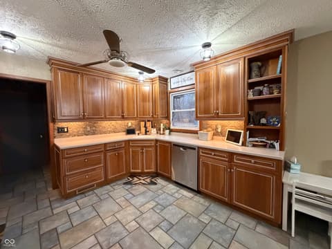 Photo of 825 W Krislynn Woods Avenue, West Terre Haute, IN