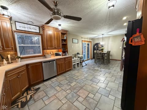 Photo of 825 W Krislynn Woods Avenue, West Terre Haute, IN