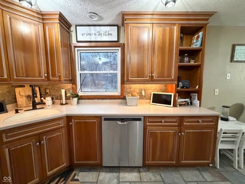 Photo of 825 W Krislynn Woods Avenue, West Terre Haute, IN