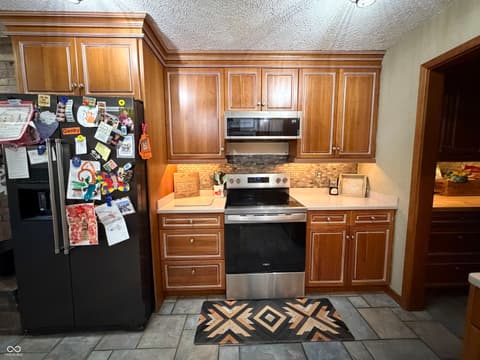 Photo of 825 W Krislynn Woods Avenue, West Terre Haute, IN