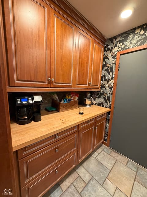 Photo of 825 W Krislynn Woods Avenue, West Terre Haute, IN