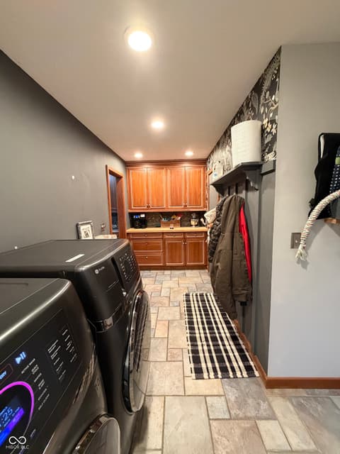 Photo of 825 W Krislynn Woods Avenue, West Terre Haute, IN