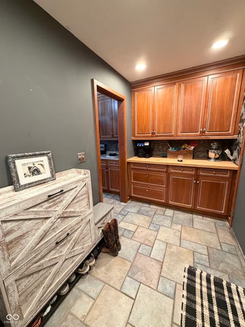 Photo of 825 W Krislynn Woods Avenue, West Terre Haute, IN