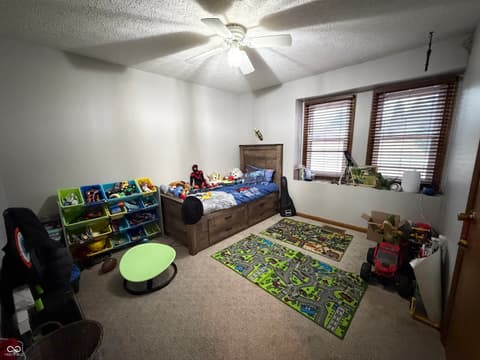 Photo of 825 W Krislynn Woods Avenue, West Terre Haute, IN
