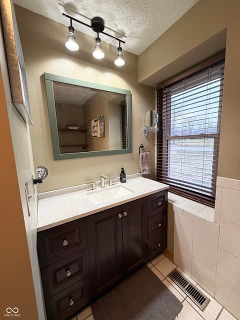 Photo of 825 W Krislynn Woods Avenue, West Terre Haute, IN