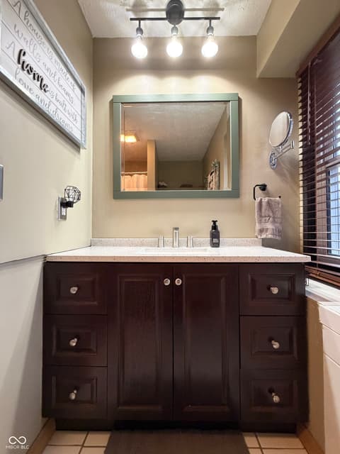 Photo of 825 W Krislynn Woods Avenue, West Terre Haute, IN