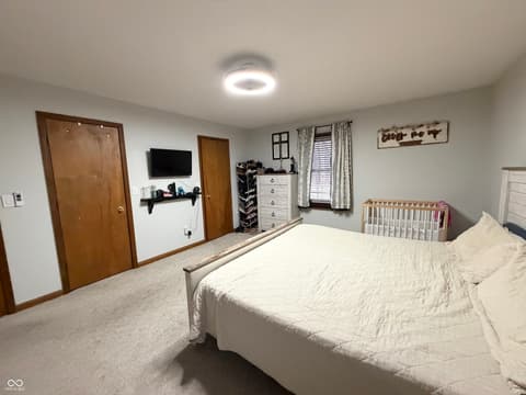 Photo of 825 W Krislynn Woods Avenue, West Terre Haute, IN