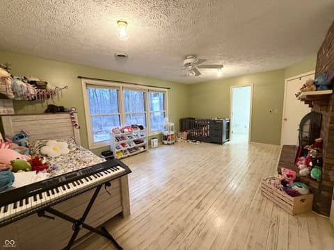 Photo of 825 W Krislynn Woods Avenue, West Terre Haute, IN