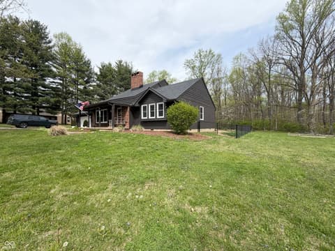 Photo of 825 W Krislynn Woods Avenue, West Terre Haute, IN