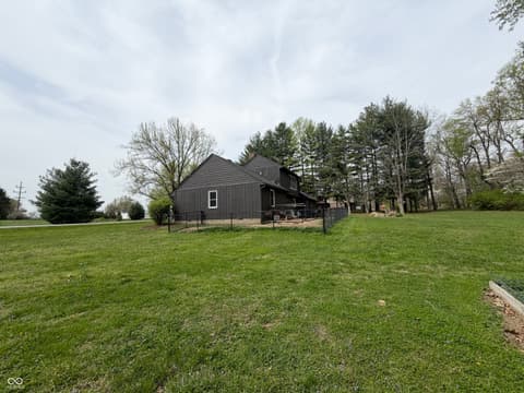 Photo of 825 W Krislynn Woods Avenue, West Terre Haute, IN