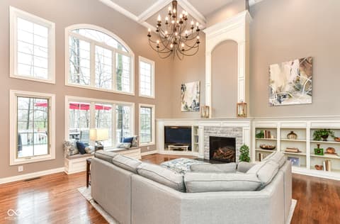 Living room at 128 Somerset Court, Noblesville, IN