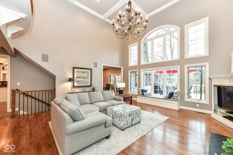 Living room at 128 Somerset Court, Noblesville, IN