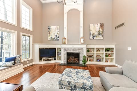 Living room at 128 Somerset Court, Noblesville, IN