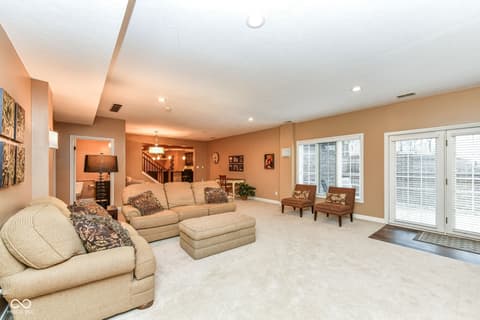Family room at 128 Somerset Court, Noblesville, IN