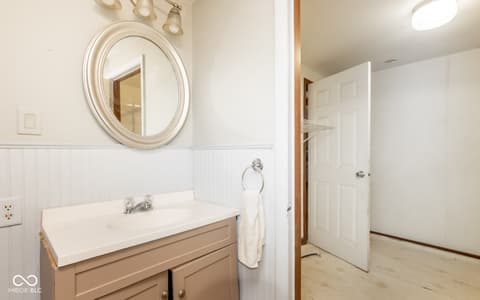 Photo of 2138 S Leslie Lane, Scottsburg, IN