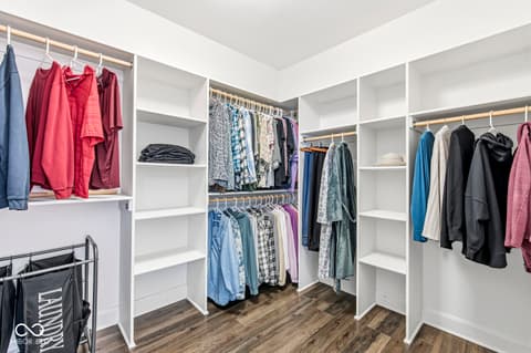 Walk In Closets — 1244 N Buck Creek Road, Greenfield, IN