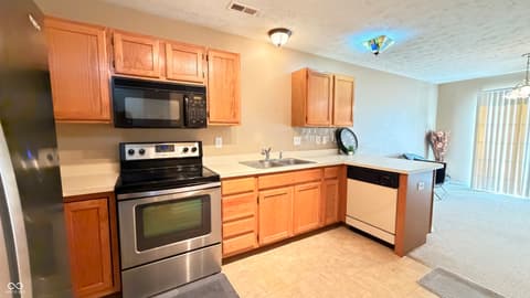 Photo of 939 Prestwick Place, Indianapolis, IN