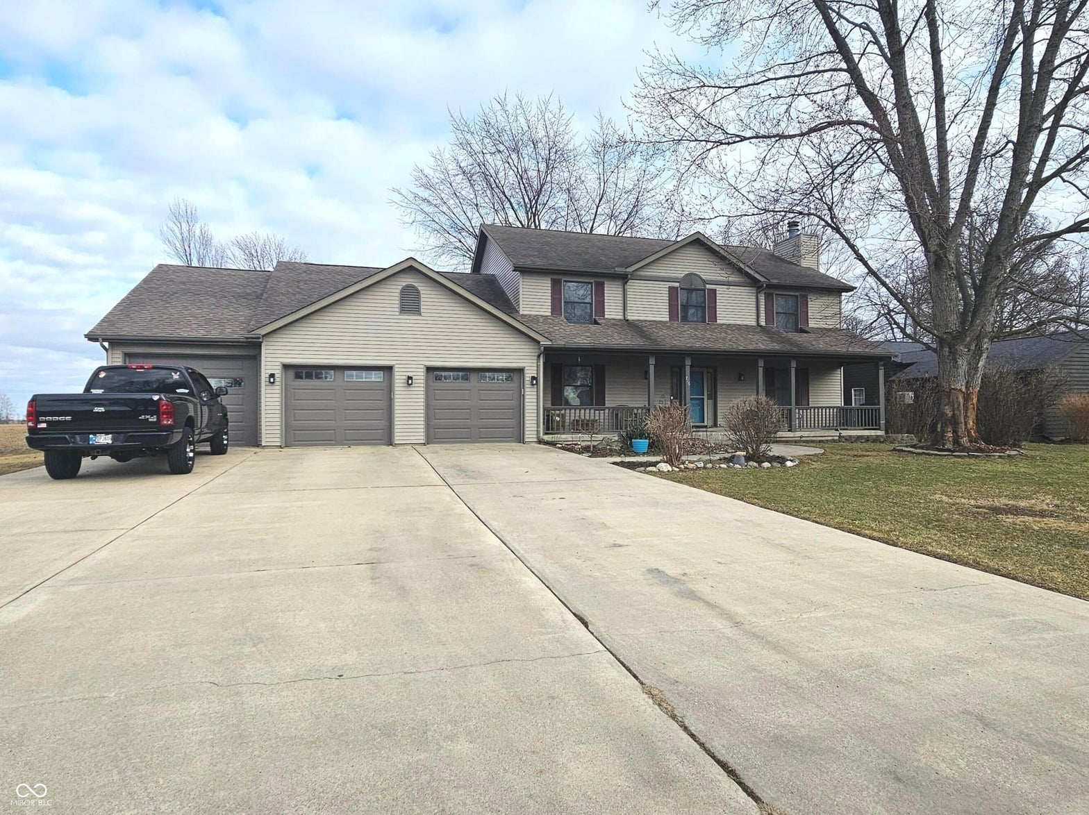 Front exterior at 716 Allen Drive, Sweetser, IN