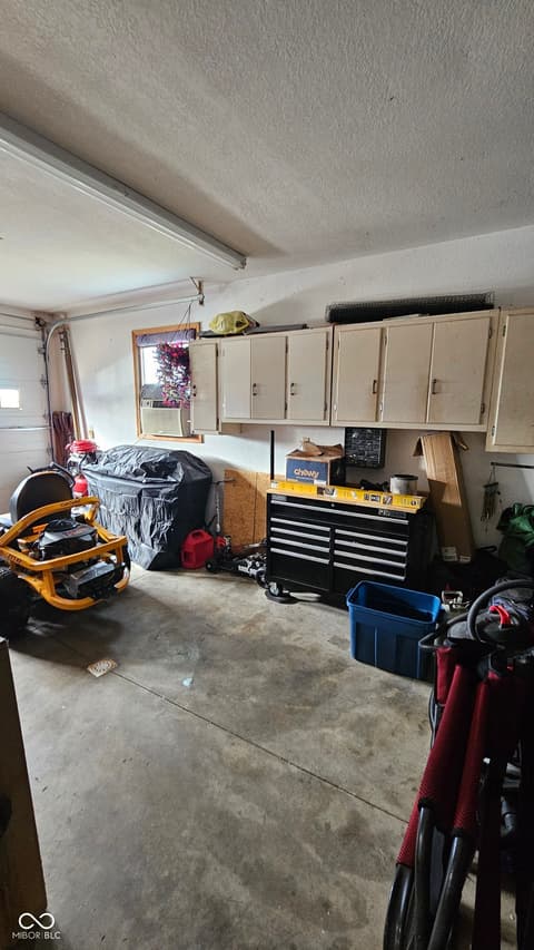 Garage at 716 Allen Drive, Sweetser, IN