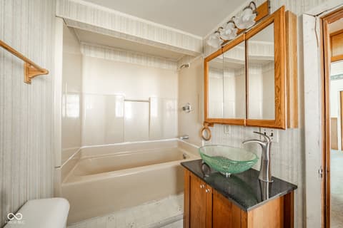 Bathroom at 9100 S County Road 300 W, Muncie, IN