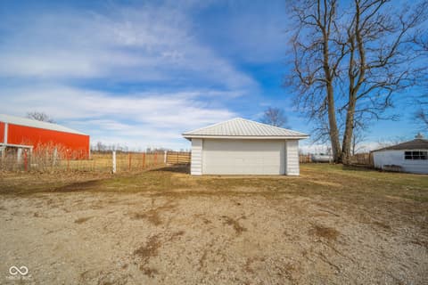 Garage at 9100 S County Road 300 W, Muncie, IN