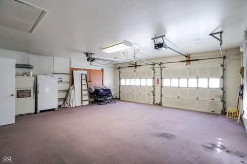 Garage at 5459 Hedgerow Drive, Indianapolis, IN