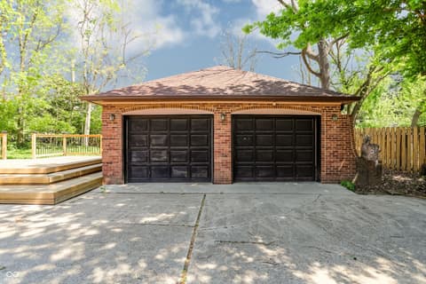 Garage at 5459 Hedgerow Drive, Indianapolis, IN